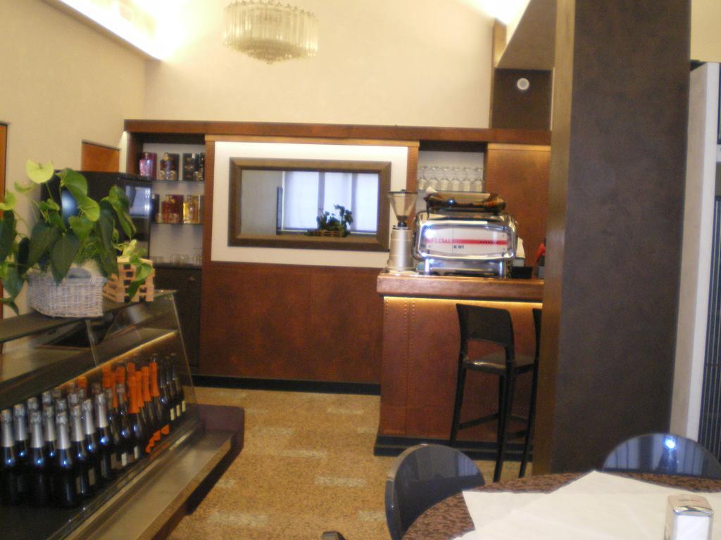 Hotel Pico Mirandola Bagian luar foto