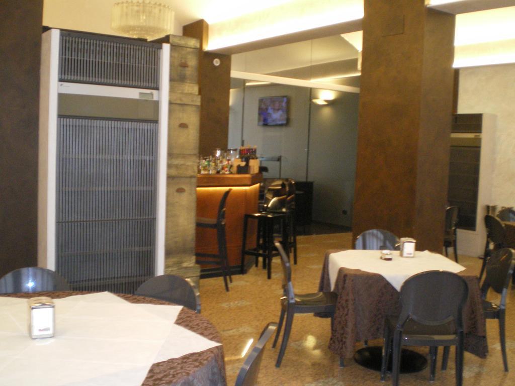 Hotel Pico Mirandola Bagian luar foto