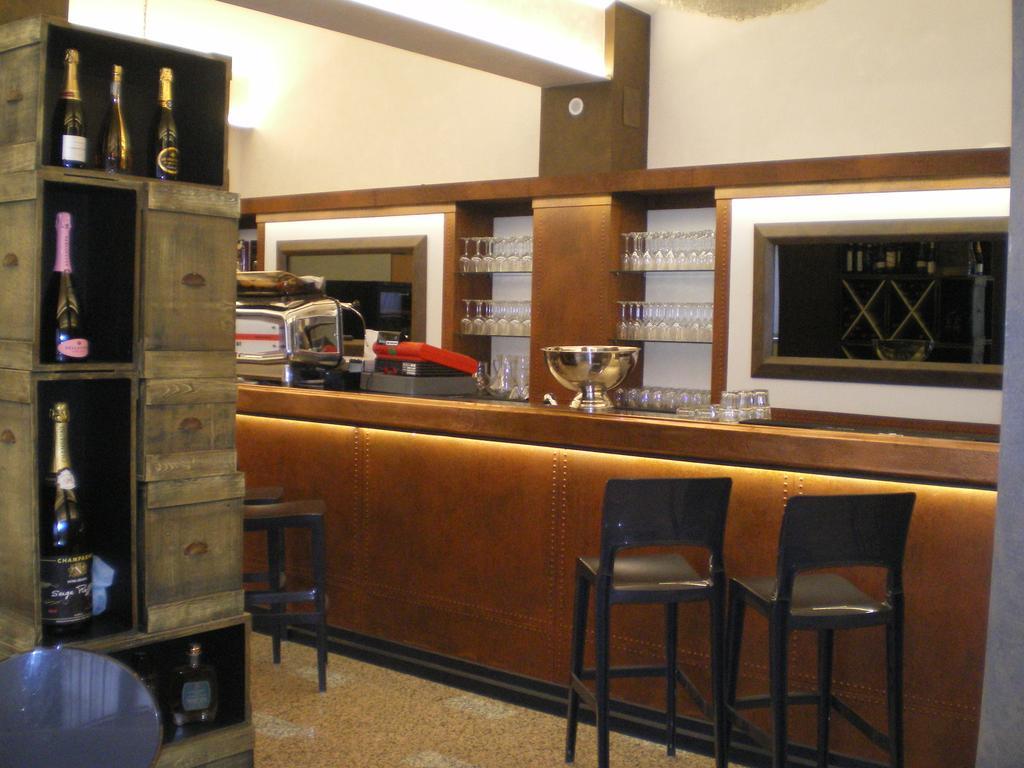 Hotel Pico Mirandola Bagian luar foto