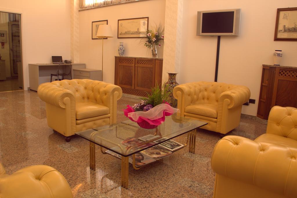 Hotel Pico Mirandola Bagian luar foto