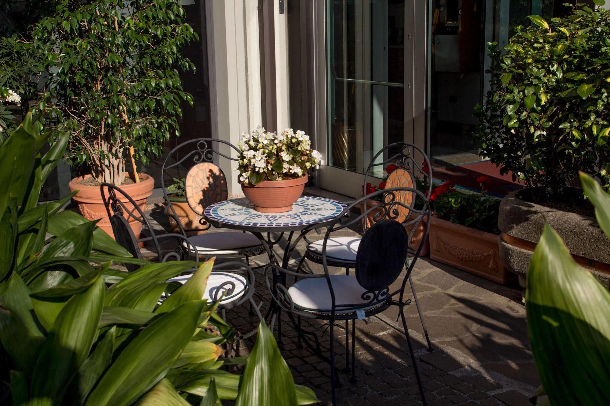 Hotel Pico Mirandola Bagian luar foto