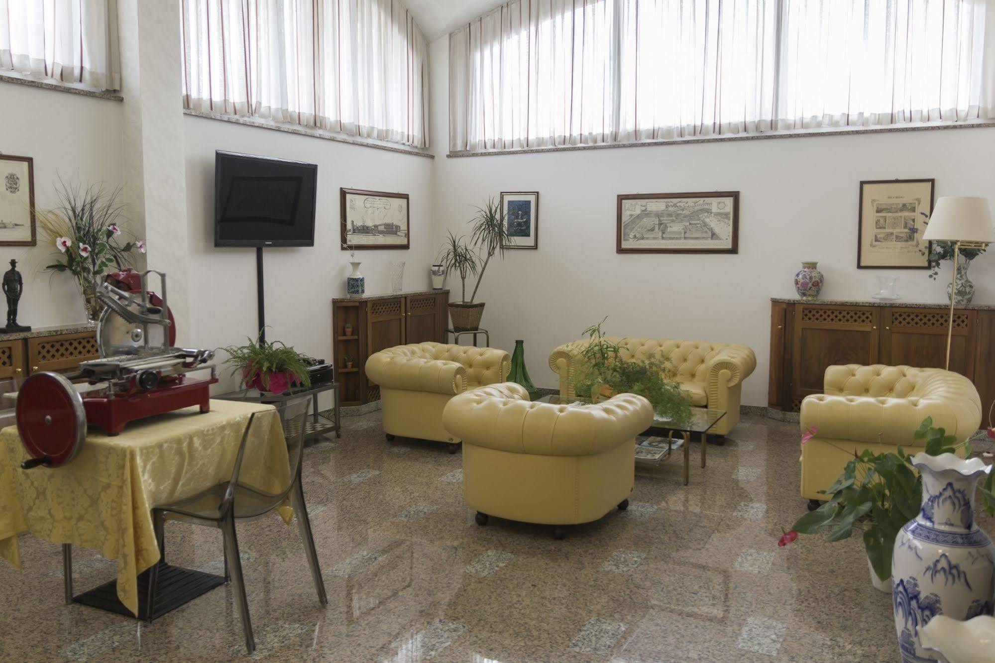 Hotel Pico Mirandola Bagian luar foto