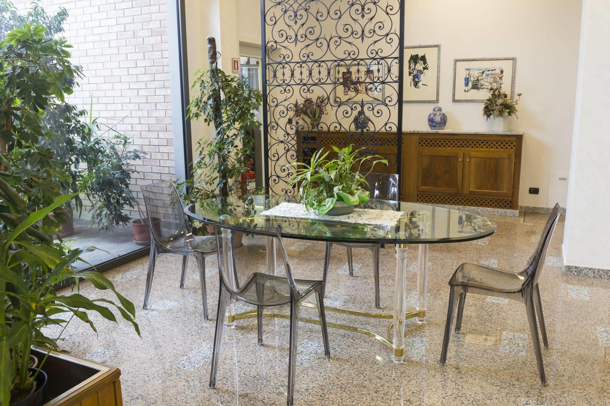Hotel Pico Mirandola Bagian luar foto