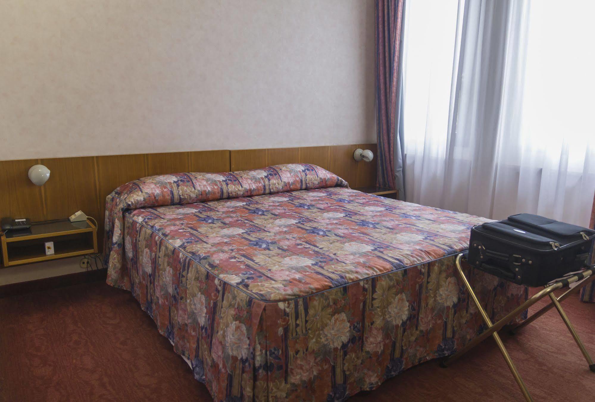Hotel Pico Mirandola Bagian luar foto