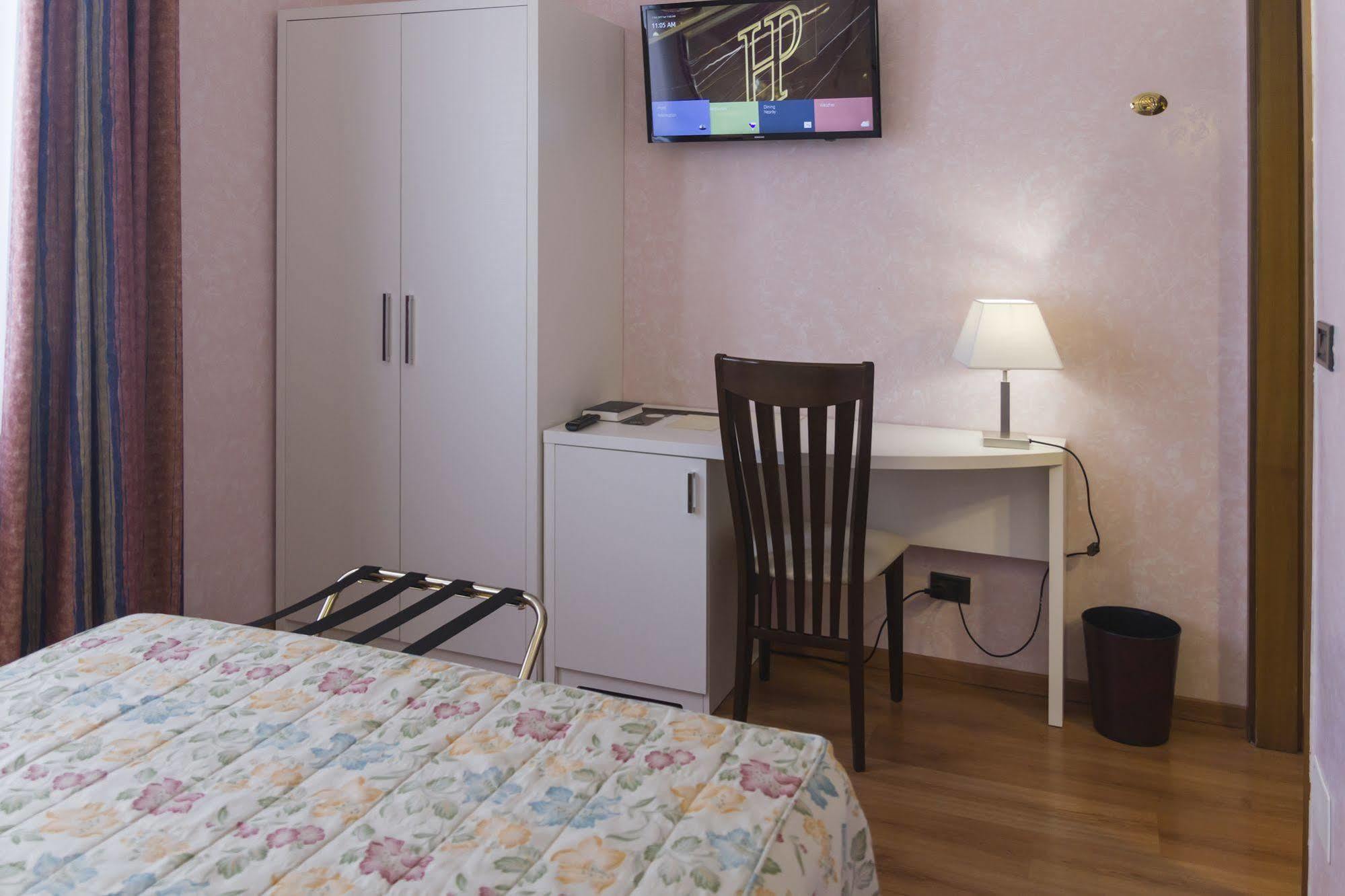 Hotel Pico Mirandola Bagian luar foto