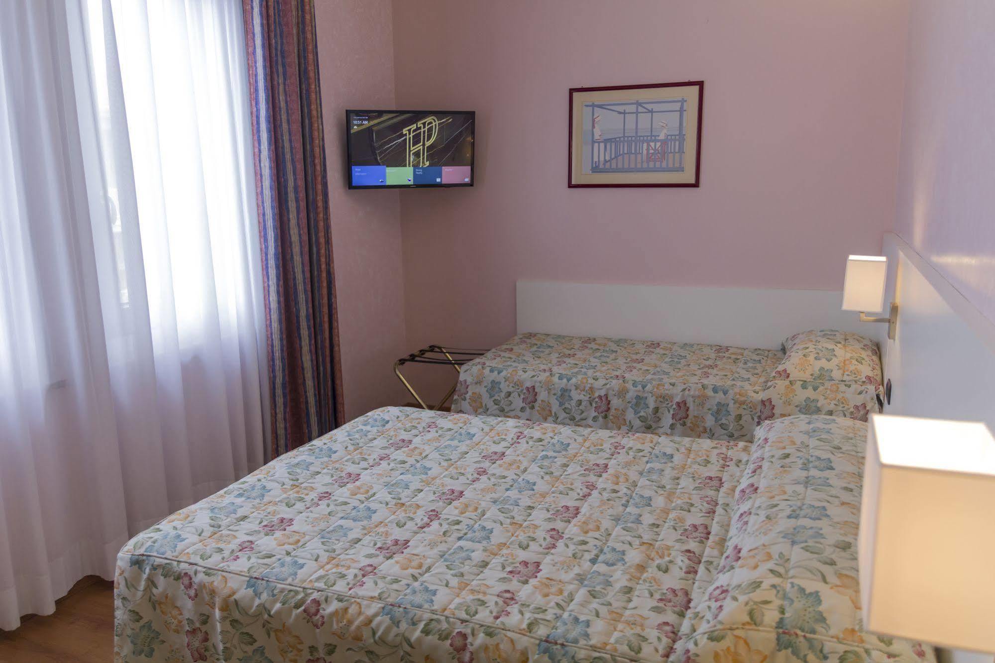 Hotel Pico Mirandola Bagian luar foto
