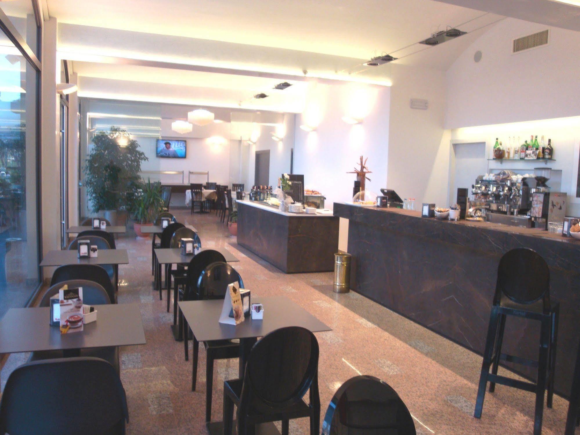 Hotel Pico Mirandola Bagian luar foto