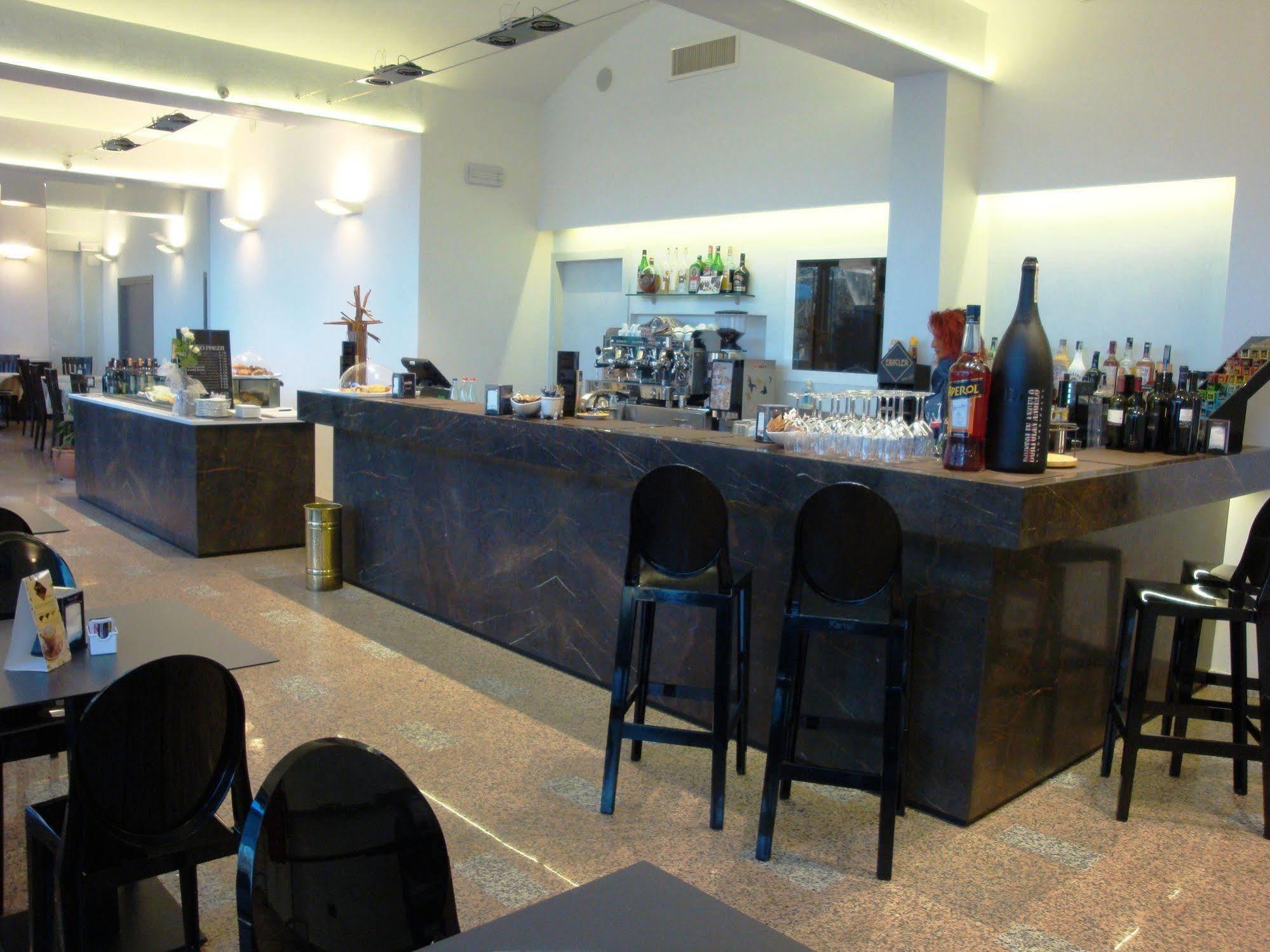 Hotel Pico Mirandola Bagian luar foto