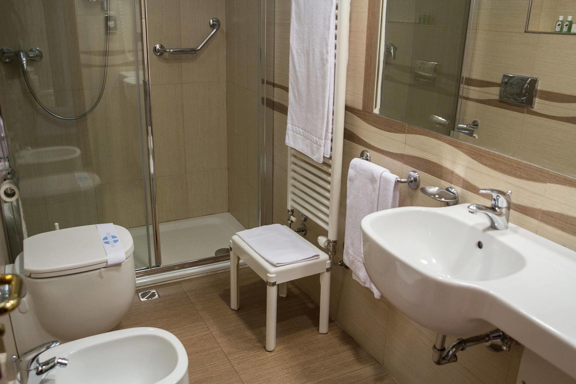 Hotel Pico Mirandola Bagian luar foto